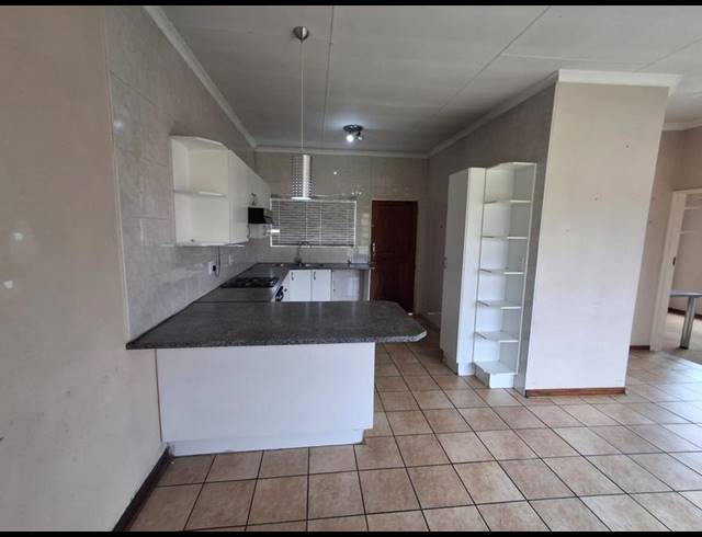 2 BEDROOM PROPERTY TO RENT IN VANDERBIJLPARK CE 2..